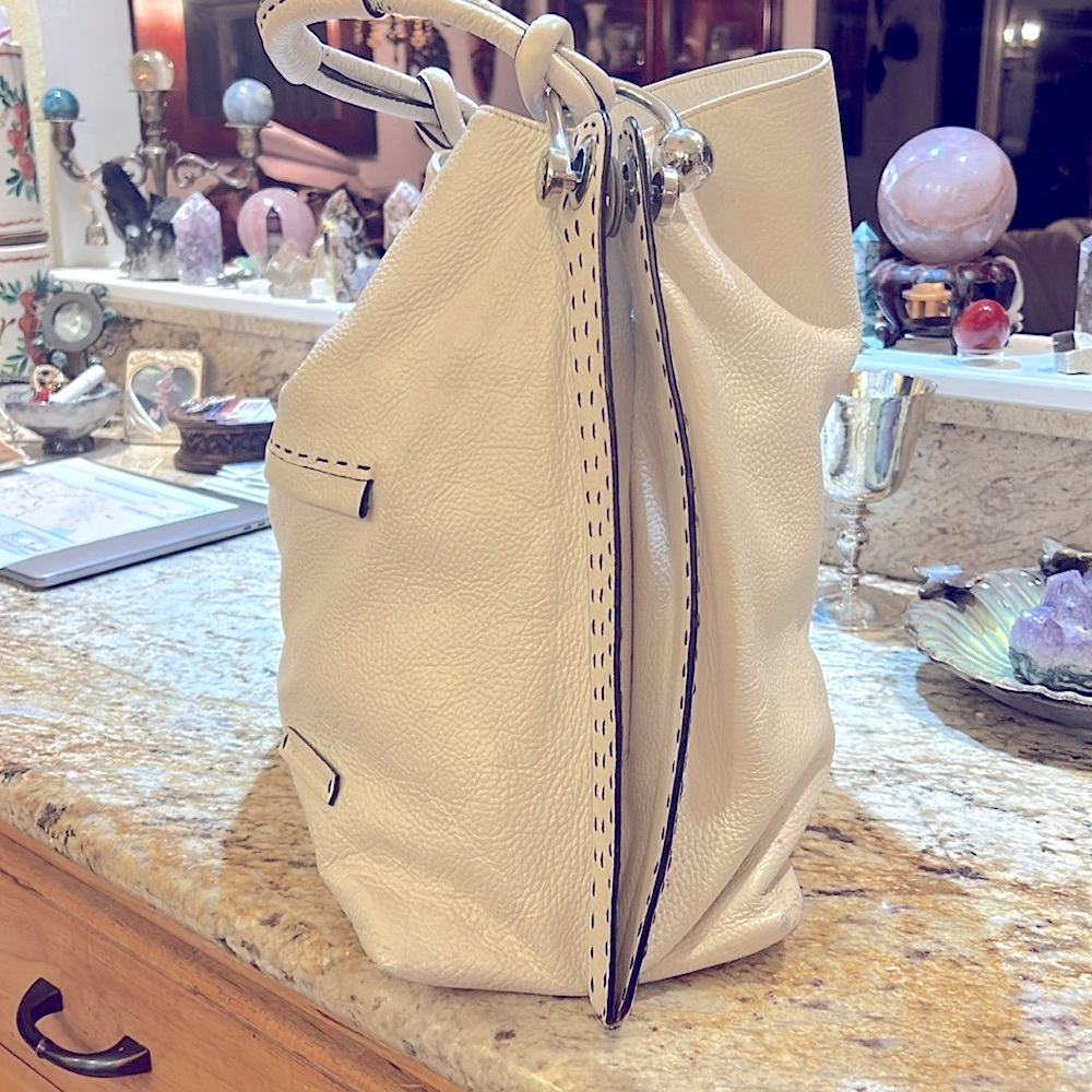 GREAT WHITE BCBGMAXZRIA🔥🔥pebbled leather handbag 👜 - Picture 2 of 16